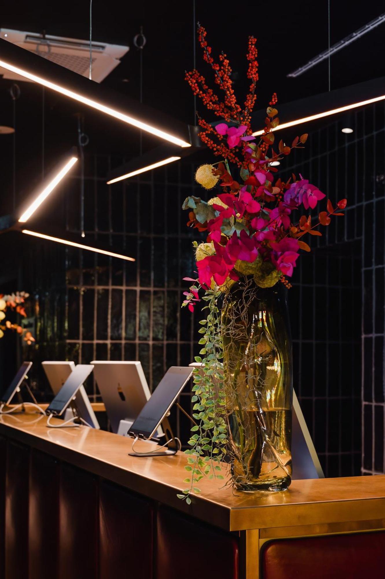 Sly Berlin Hotel Bagian luar foto The interior of the new library