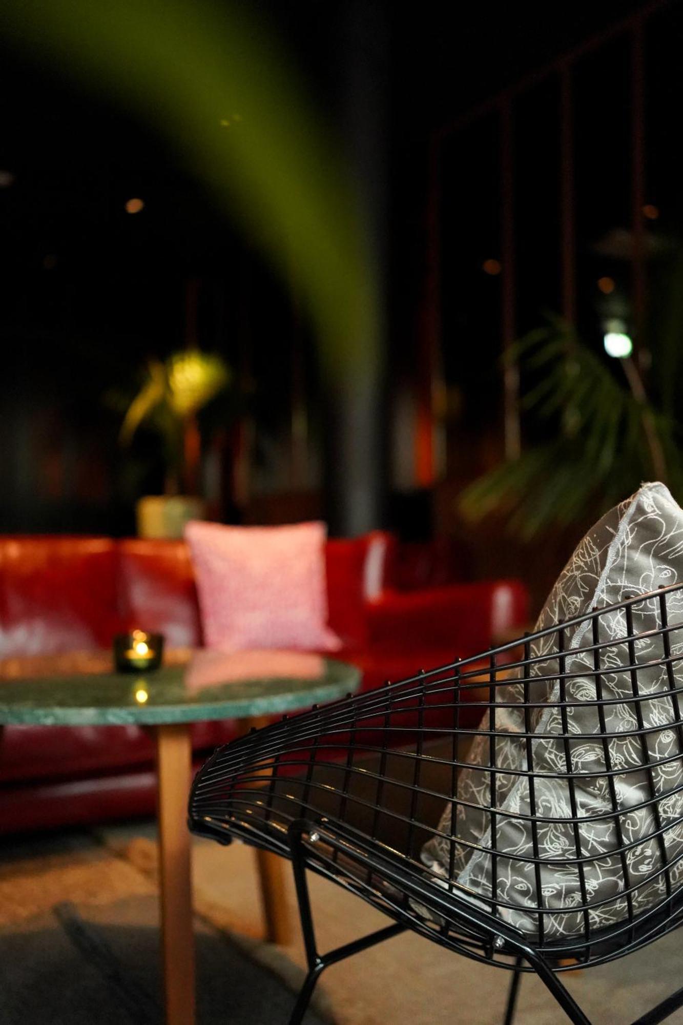 Sly Berlin Hotel Bagian luar foto The interior of the restaurant