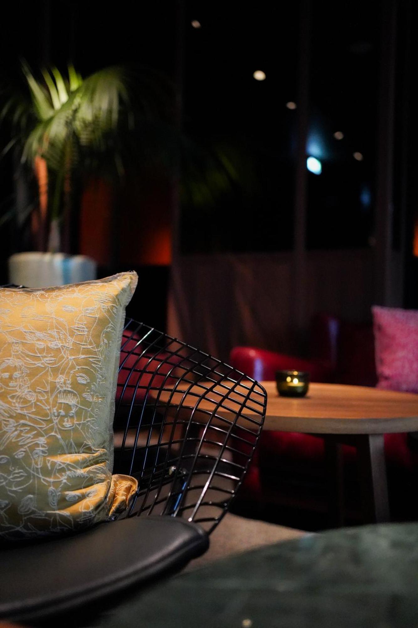 Sly Berlin Hotel Bagian luar foto The interior of the lounge