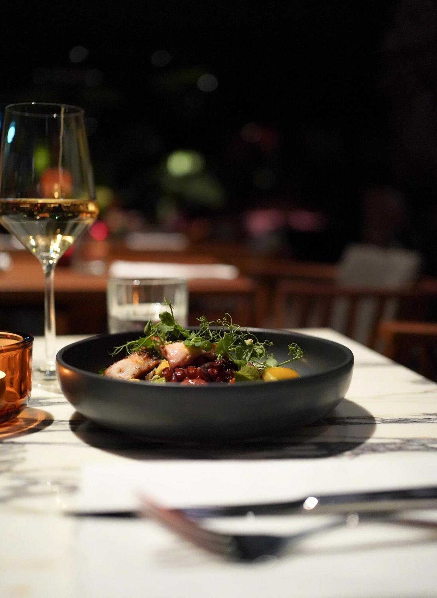 Sly Berlin Hotel Bagian luar foto A meal at the restaurant