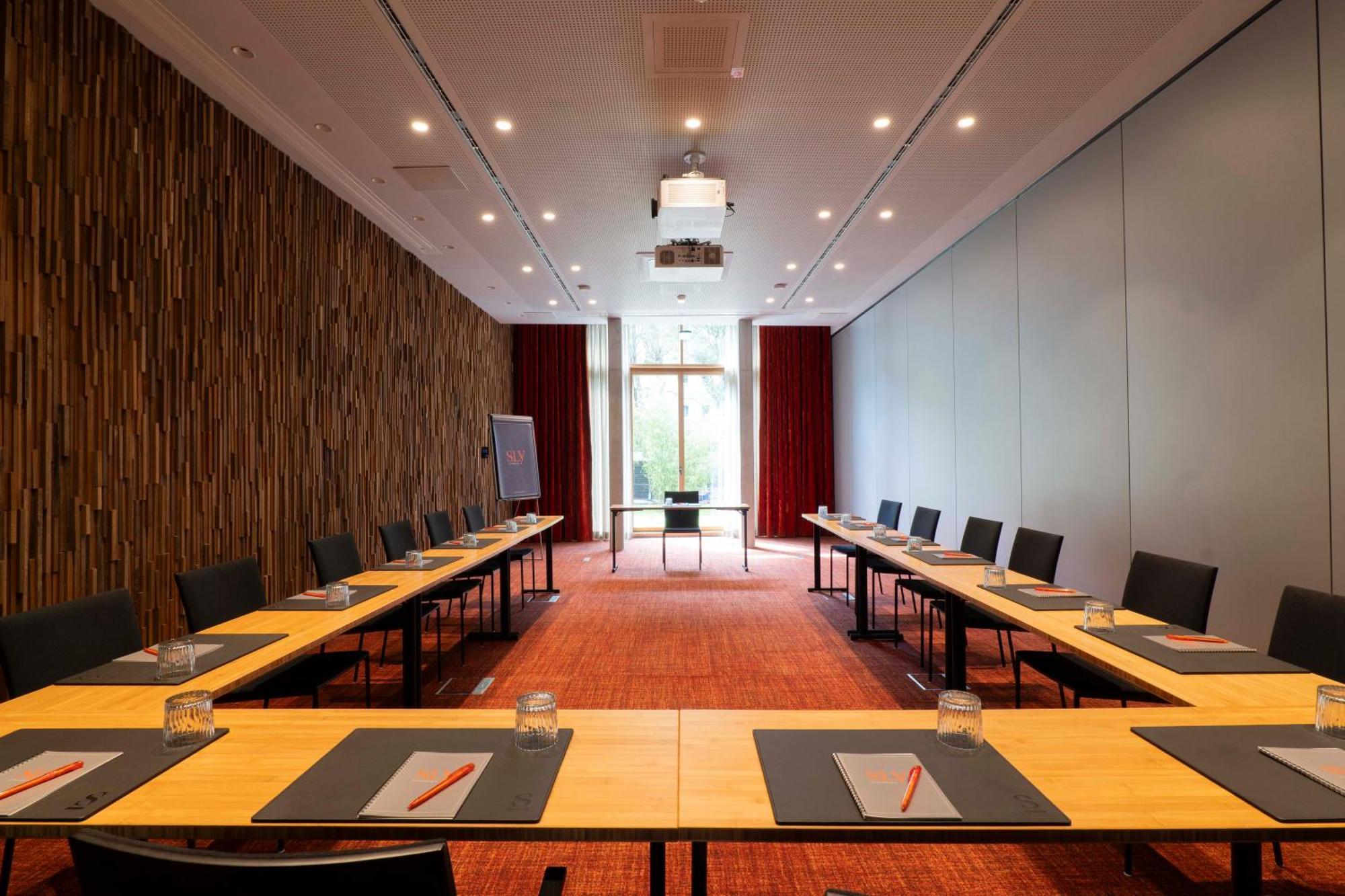 Sly Berlin Hotel Bagian luar foto Meeting room