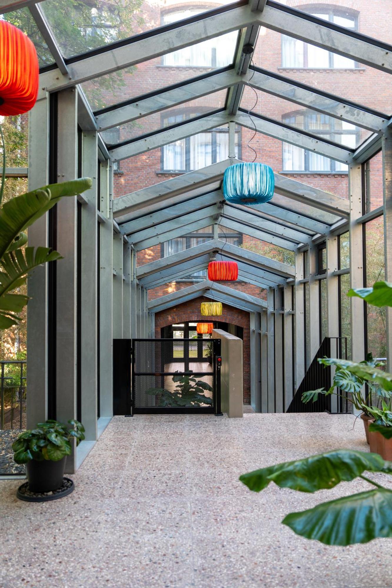 Sly Berlin Hotel Bagian luar foto The entrance to the house