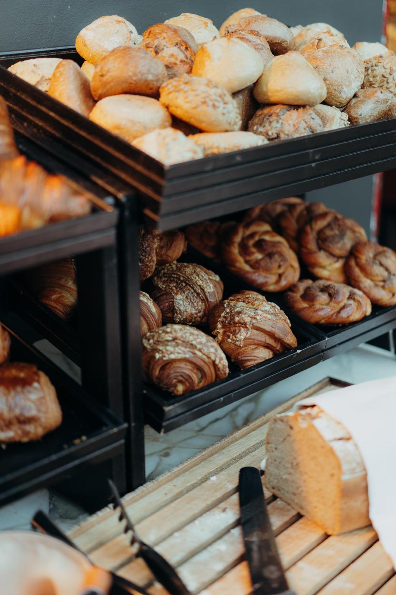 Sly Berlin Hotel Bagian luar foto Saffron buns