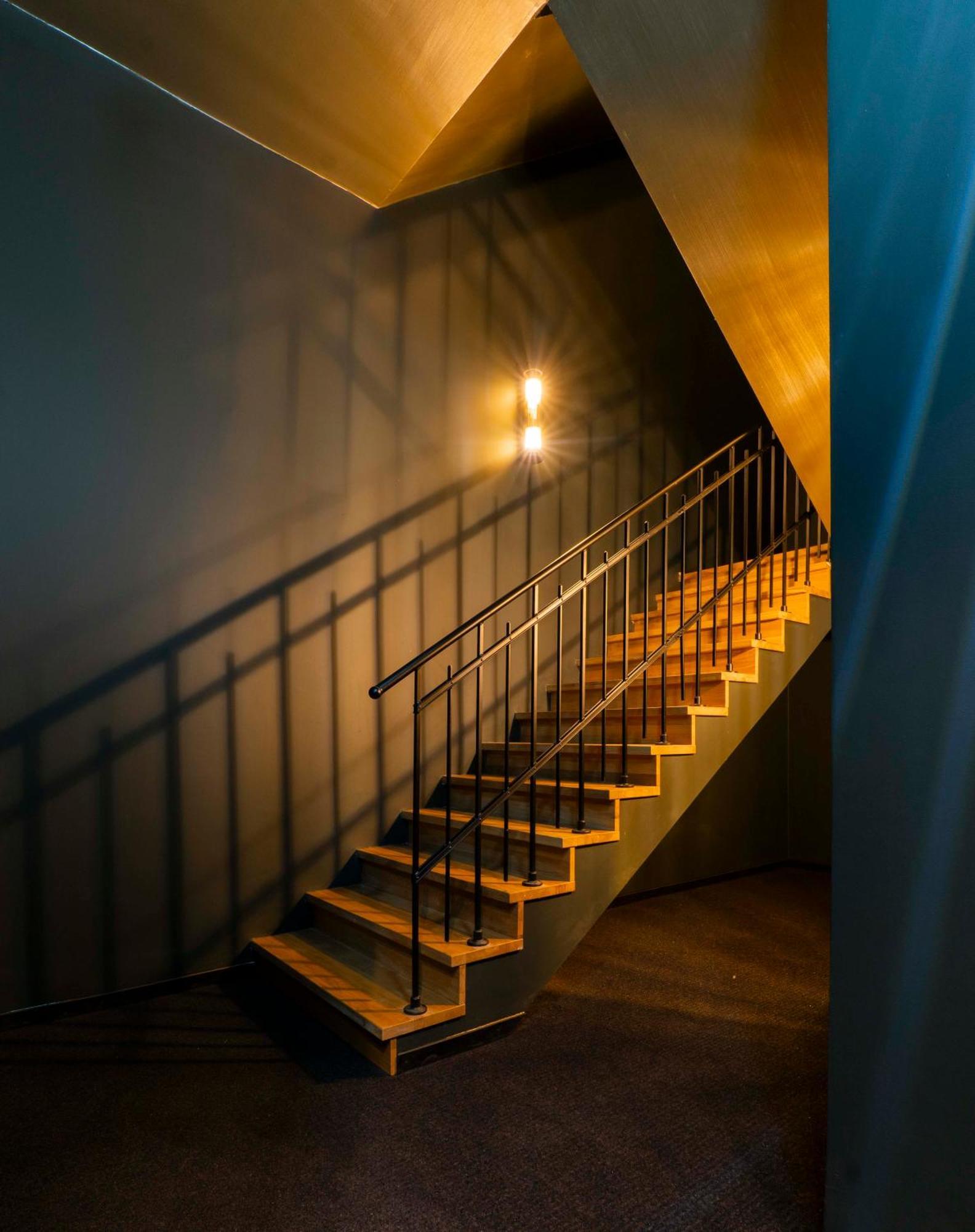Sly Berlin Hotel Bagian luar foto Stairs in the building