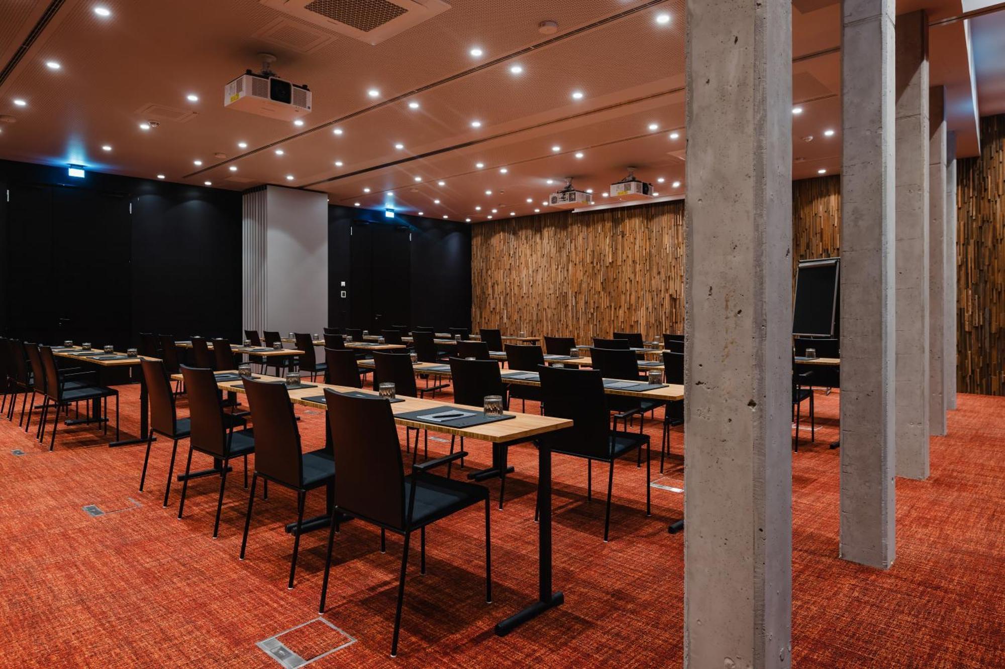 Sly Berlin Hotel Bagian luar foto The conference centre