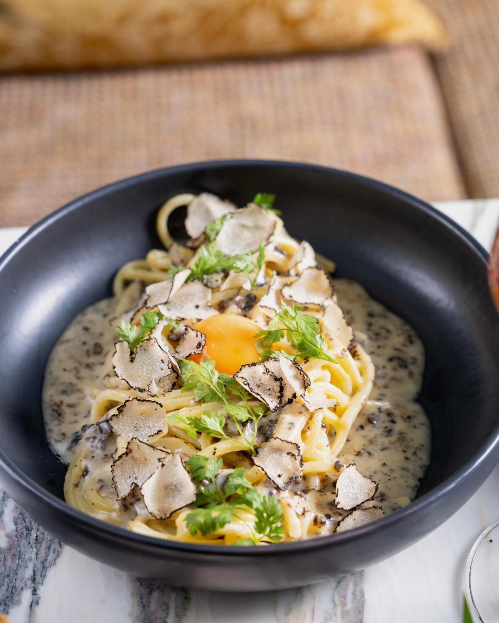 Sly Berlin Hotel Bagian luar foto Pasta with black truffle